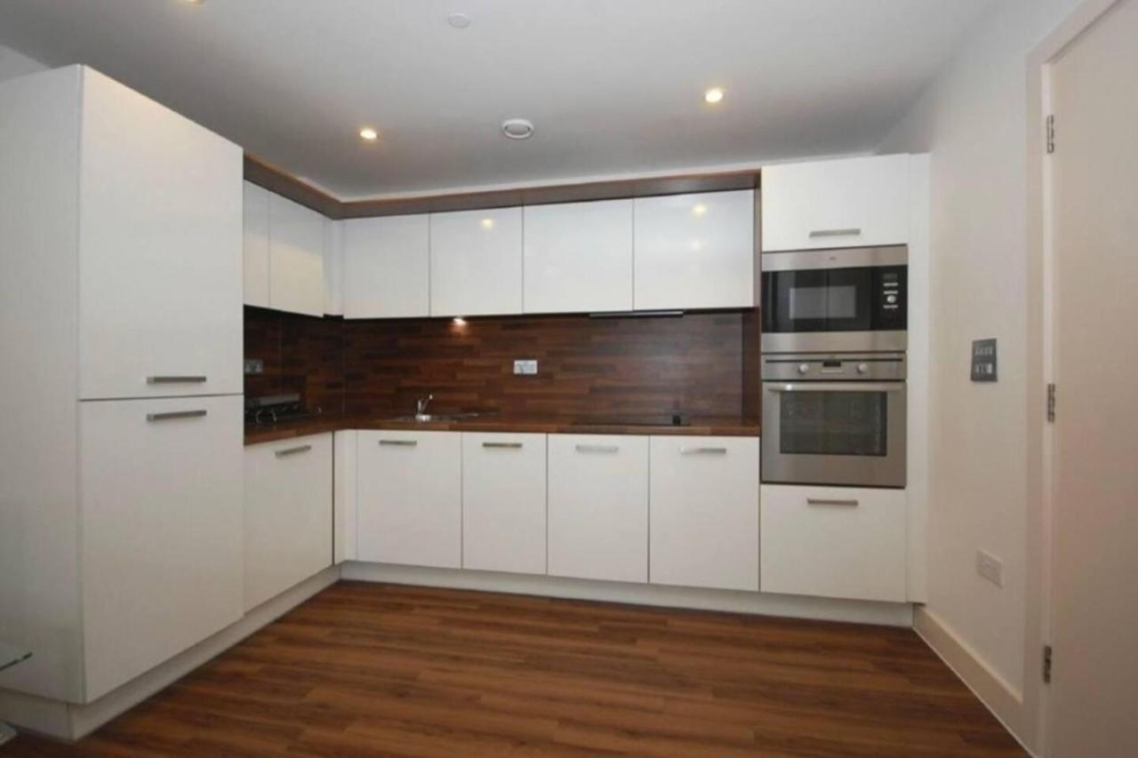 Lovely Luxury 1-Bed Apartment In Wembley ロンドン エクステリア 写真