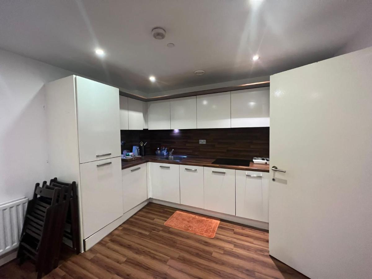 Lovely Luxury 1-Bed Apartment In Wembley ロンドン エクステリア 写真