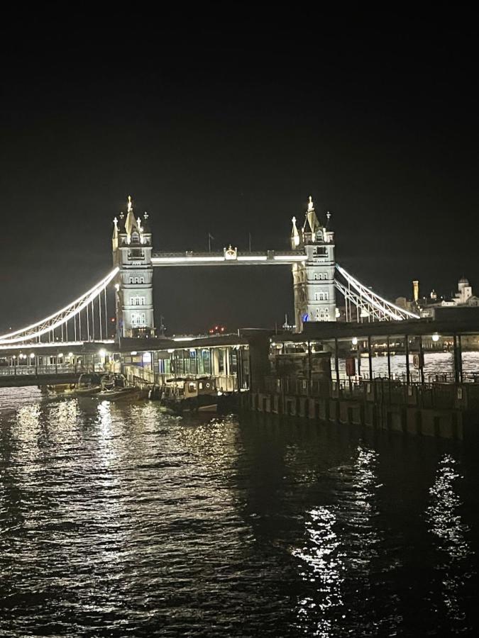 Lovely Luxury 1-Bed Apartment In Wembley ロンドン エクステリア 写真