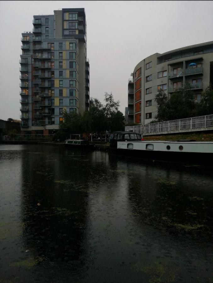 Lovely Luxury 1-Bed Apartment In Wembley ロンドン エクステリア 写真