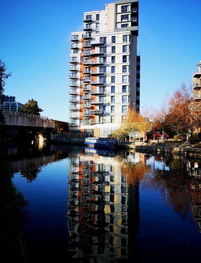 Lovely Luxury 1-Bed Apartment In Wembley ロンドン エクステリア 写真