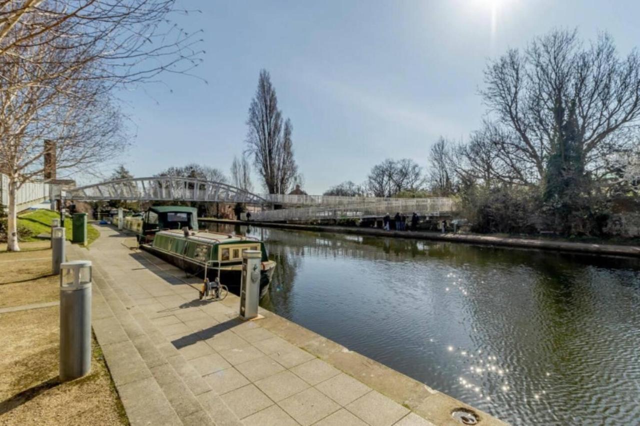 Lovely Luxury 1-Bed Apartment In Wembley ロンドン エクステリア 写真