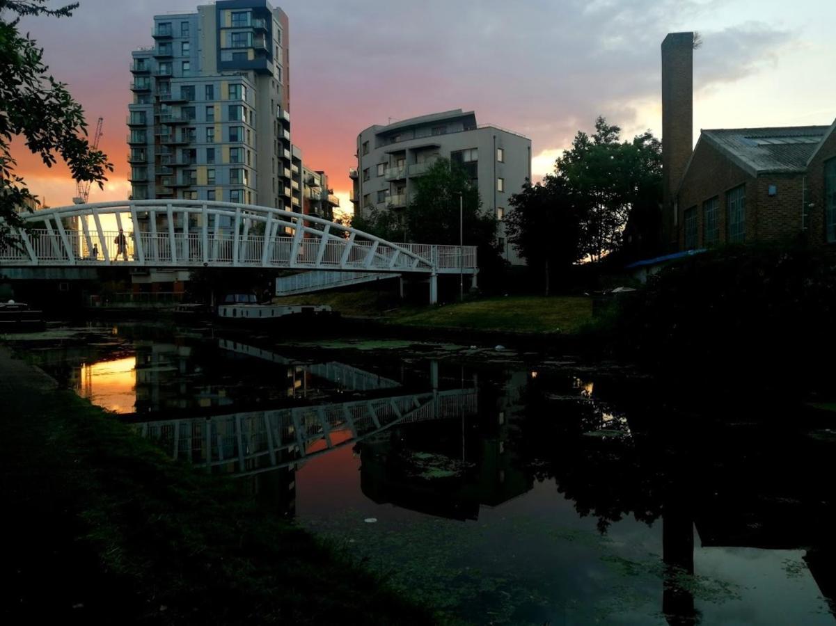 Lovely Luxury 1-Bed Apartment In Wembley ロンドン エクステリア 写真