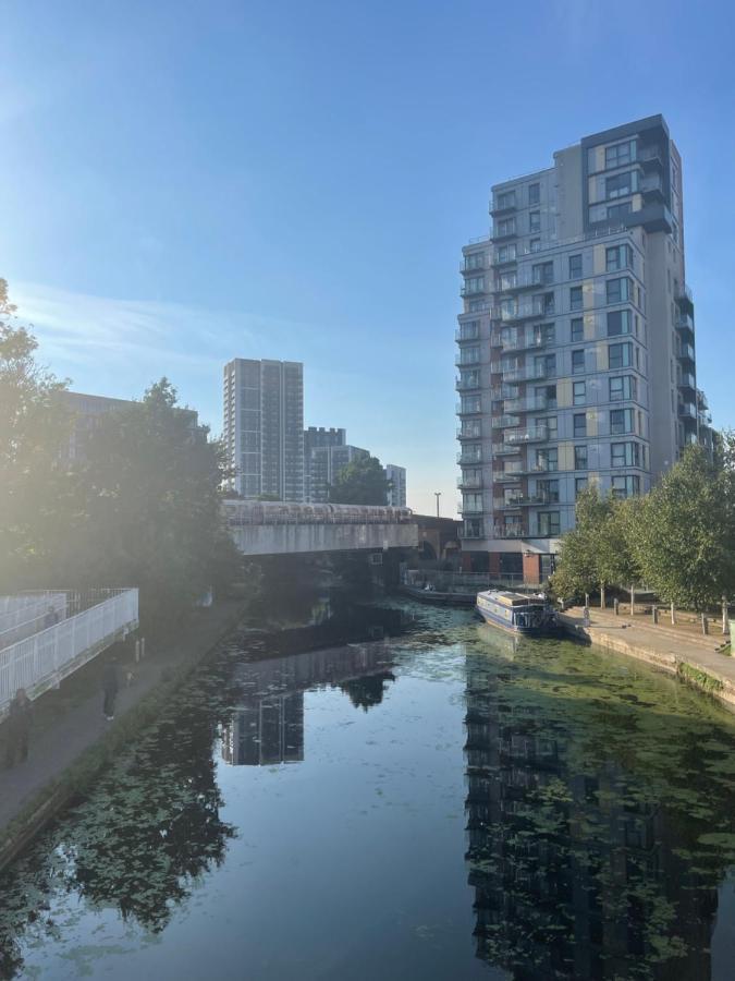 Lovely Luxury 1-Bed Apartment In Wembley ロンドン エクステリア 写真