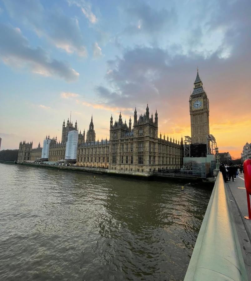 Lovely Luxury 1-Bed Apartment In Wembley ロンドン エクステリア 写真