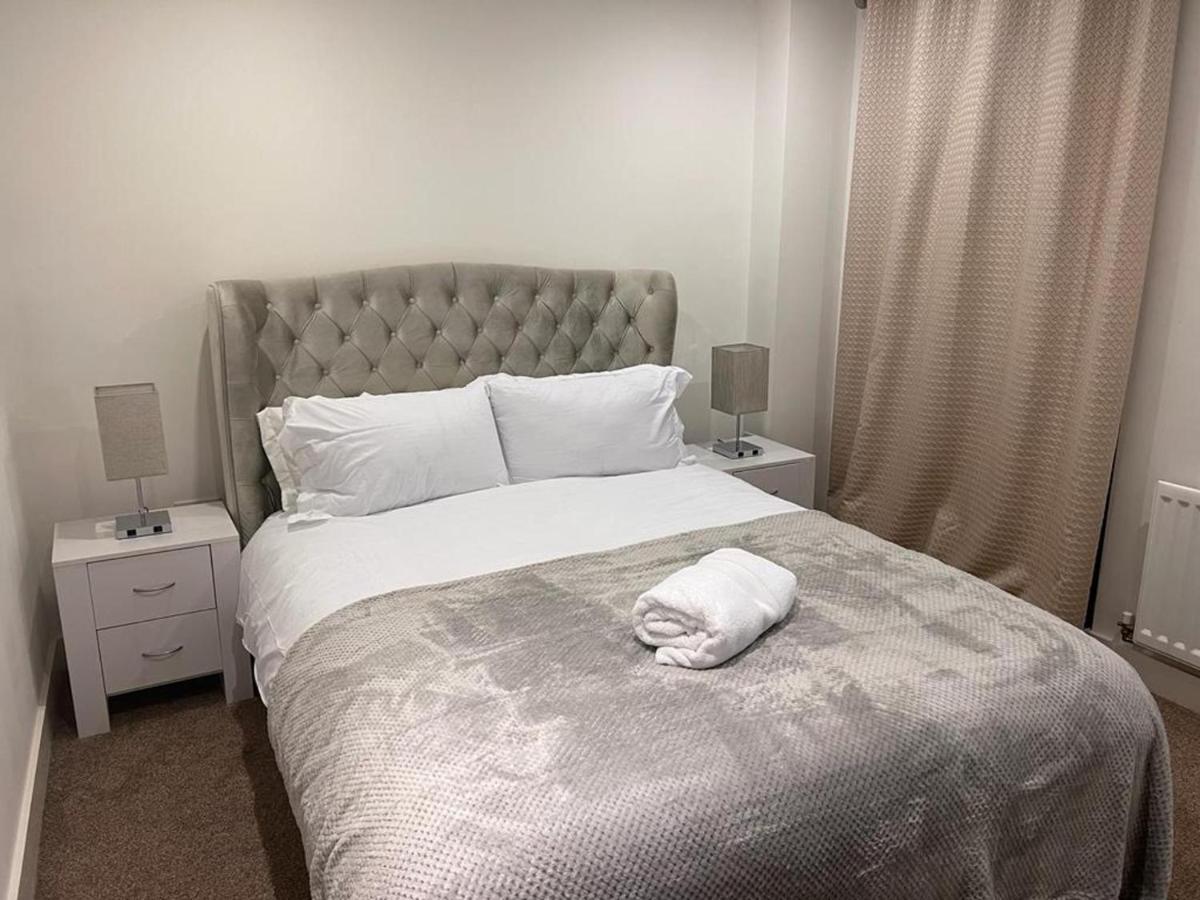 Lovely Luxury 1-Bed Apartment In Wembley ロンドン エクステリア 写真